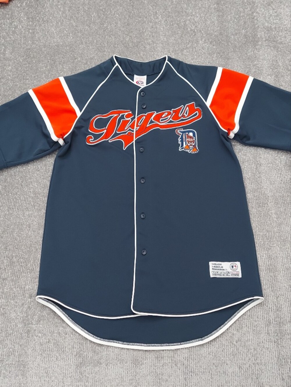 Genuine Merchandise True Fan Size Large Detroit Tigers Baseball Jersey